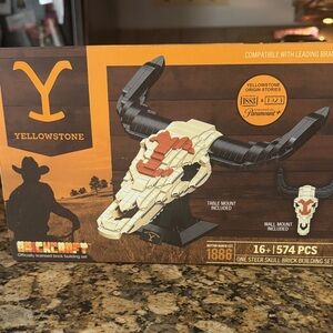 Legos Yellowstone Steer Skull Building Set. Brand new in box. Retails for 25$